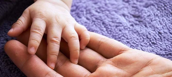 Σοκ: Στο νοσοκομείο βρέφος στον Πύργο – Έριξαν τσίπουρο στην κρέμα του